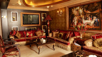 Queens Suite Hotel